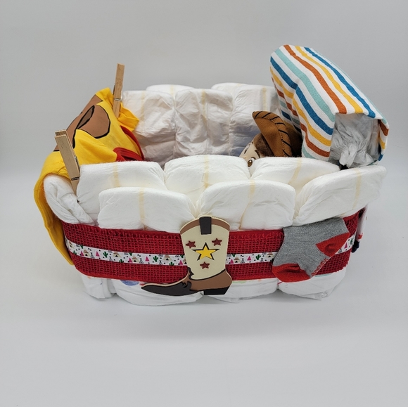 Toy Story - Woody bassinet diaper cake - Picture 5 of 13